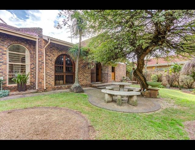 4 BEDROOM HOUSE FOR SALE IN EDLEEN